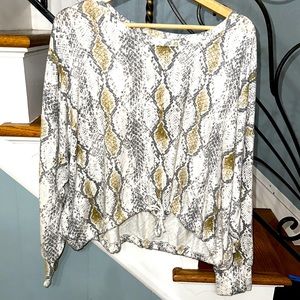 NWOT SNAKESKIN SOFT HIGH-LOW TOP